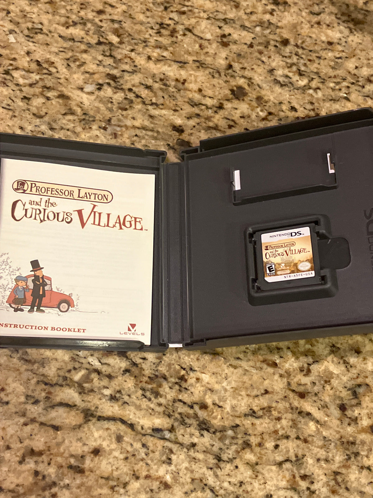 Professor Layton and the Curious Village (DS)