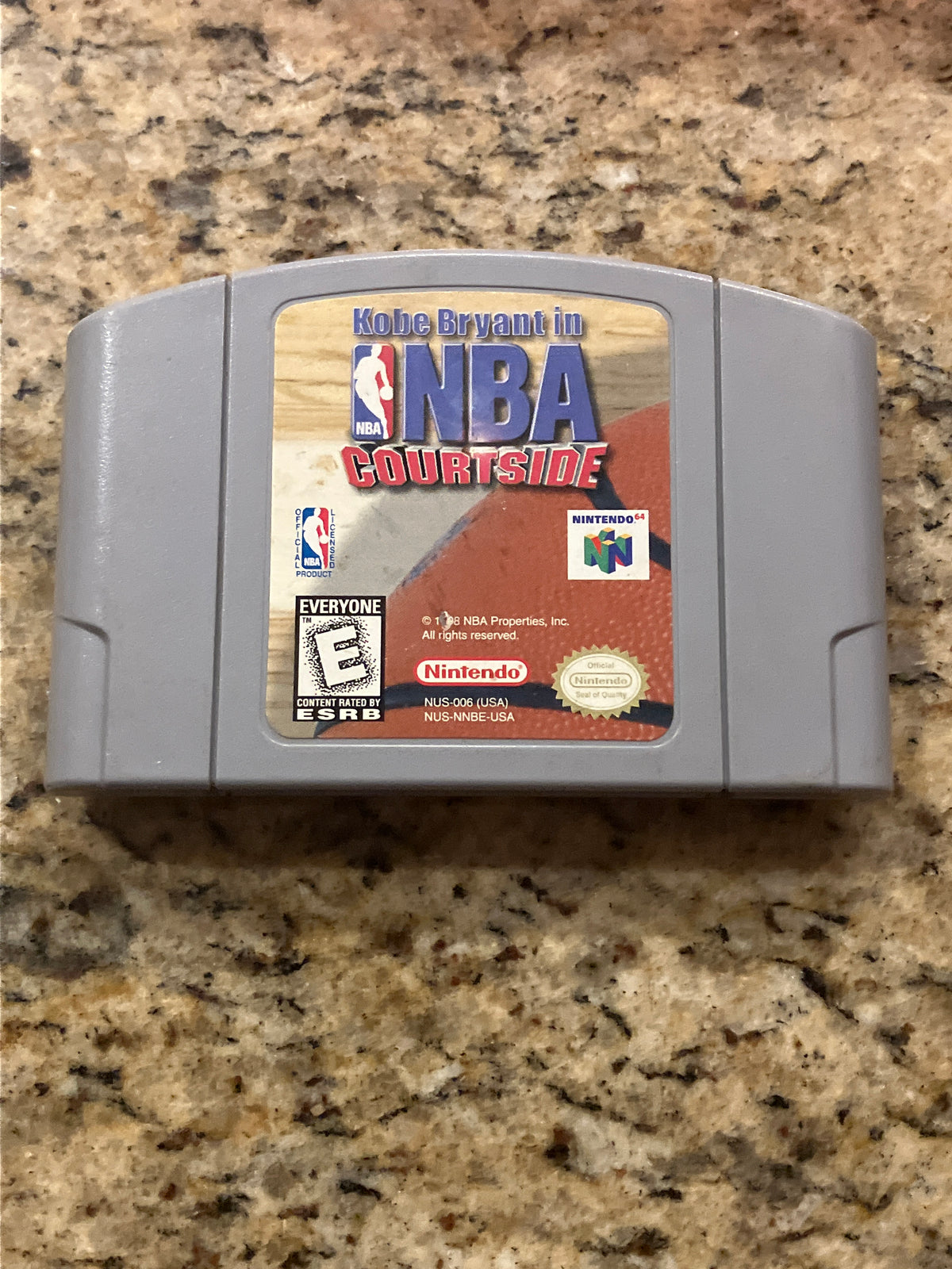Kobe Bryant In NBA Courtside (N64)